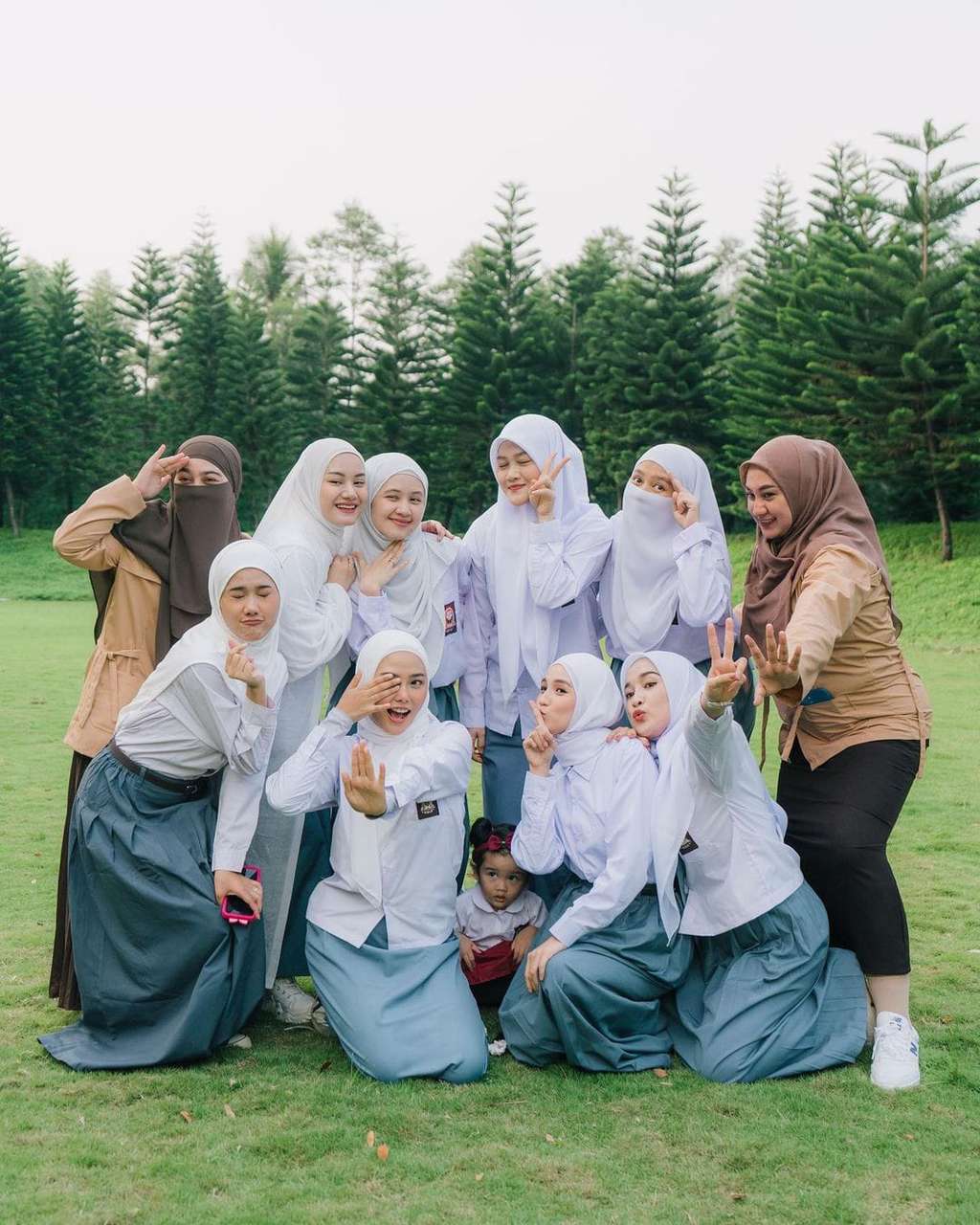 Moment Ultah Henny Rahman