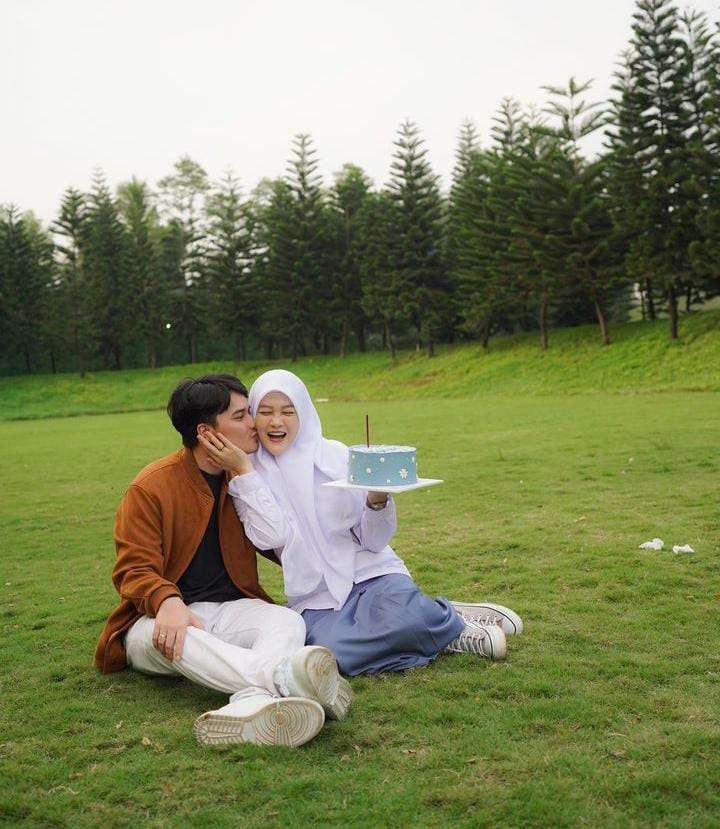 Moment Ultah Henny Rahman