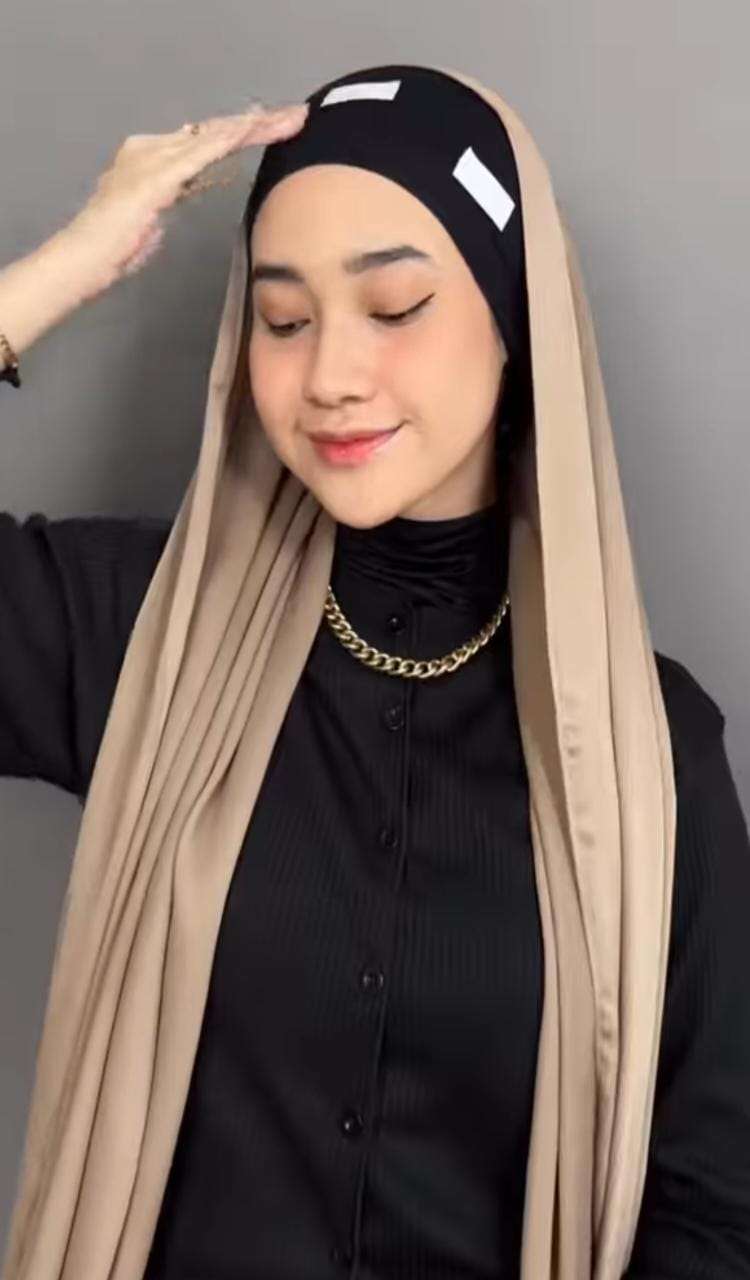 Hijab Rapi Tanpa Jarum Pentul, Manfaatkan Fashion Tape