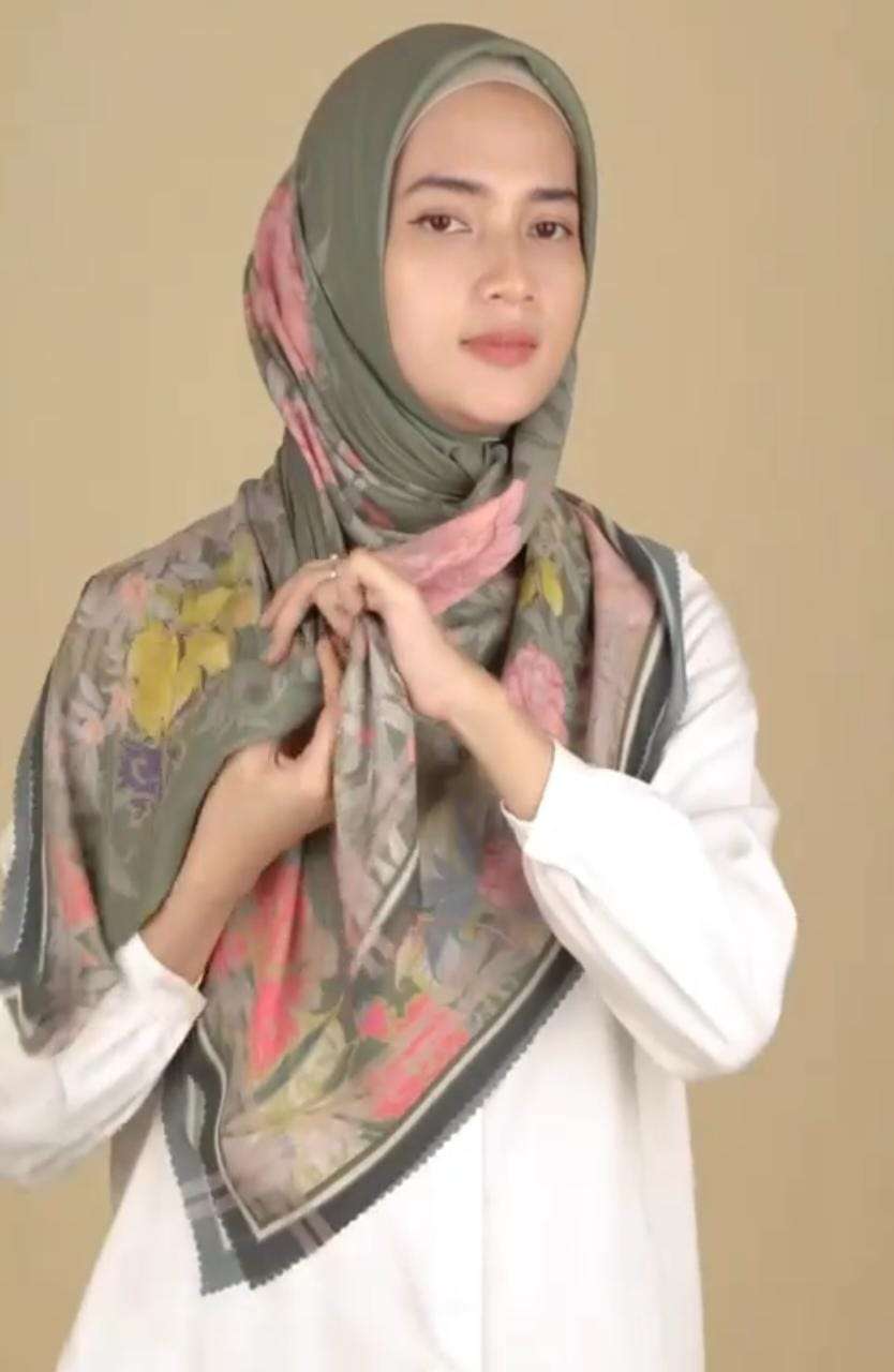 Buat Aksen Pita Manis dengan Ring Hijab, Look Jadi Sangat Berbeda
