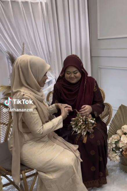 Tukar cincin.