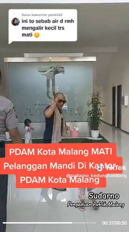 Viral Pria Ajak Anak Istri Datang ke Kantor PDAM Malang, Numpang Mandi dan Cuci Baju