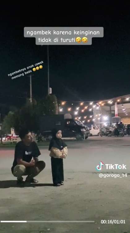 Gemes Banget! Ayah Bujuk Anak Perempuannya yang Ngambek, Akhirnya Luluh Pakai Cara ini