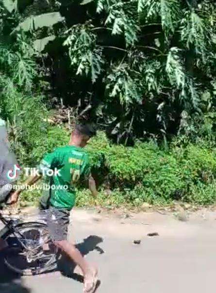 Bocah jatuhkan HP
