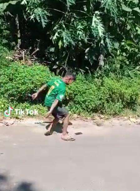 Bocah jatuhkan HP
