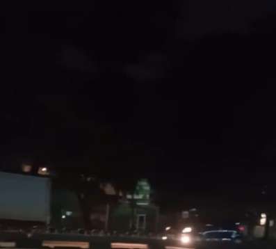 Mobil Mengantri di Jalur Busway