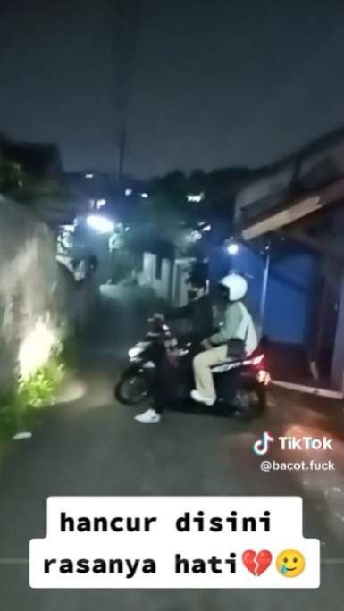 Kurang Seminggu Menjelang Pernikahan Pria ini Pergoki Calon Istrinya Selingkuh, Tak Jadi Nikah Undangannya Dibakar
