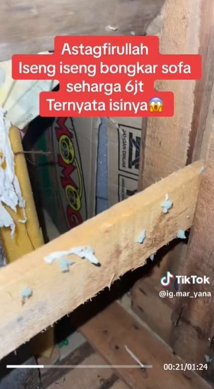 Iseng Bongkar Sofa Harga 6 Juta, Penampakan di Dalamnya Bikin Menangis
