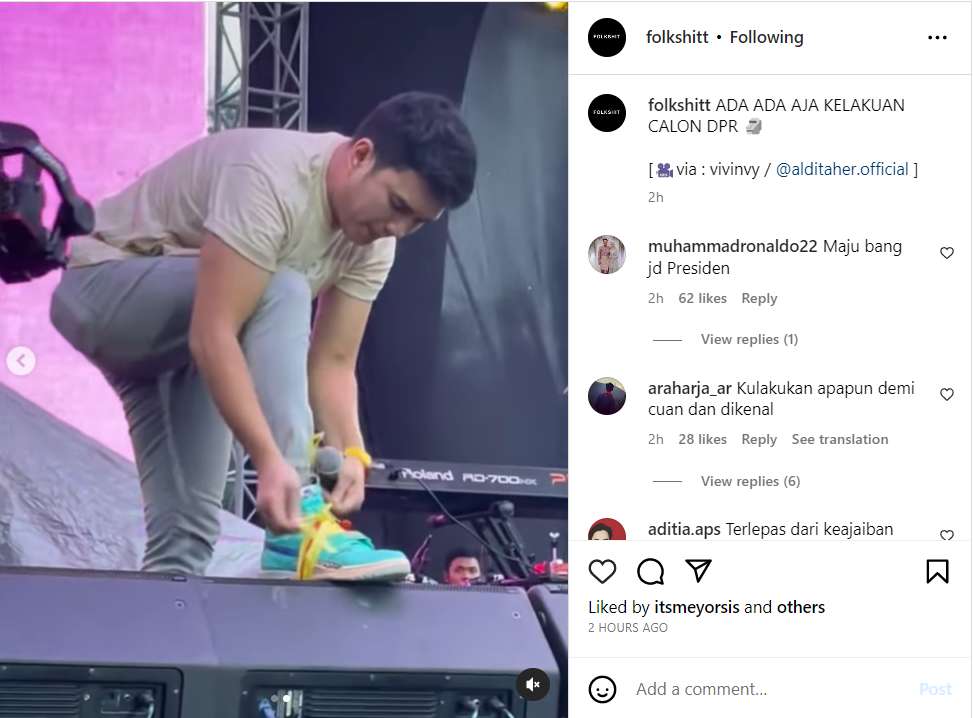 Aldi Taher ikat sepatu yang jebol