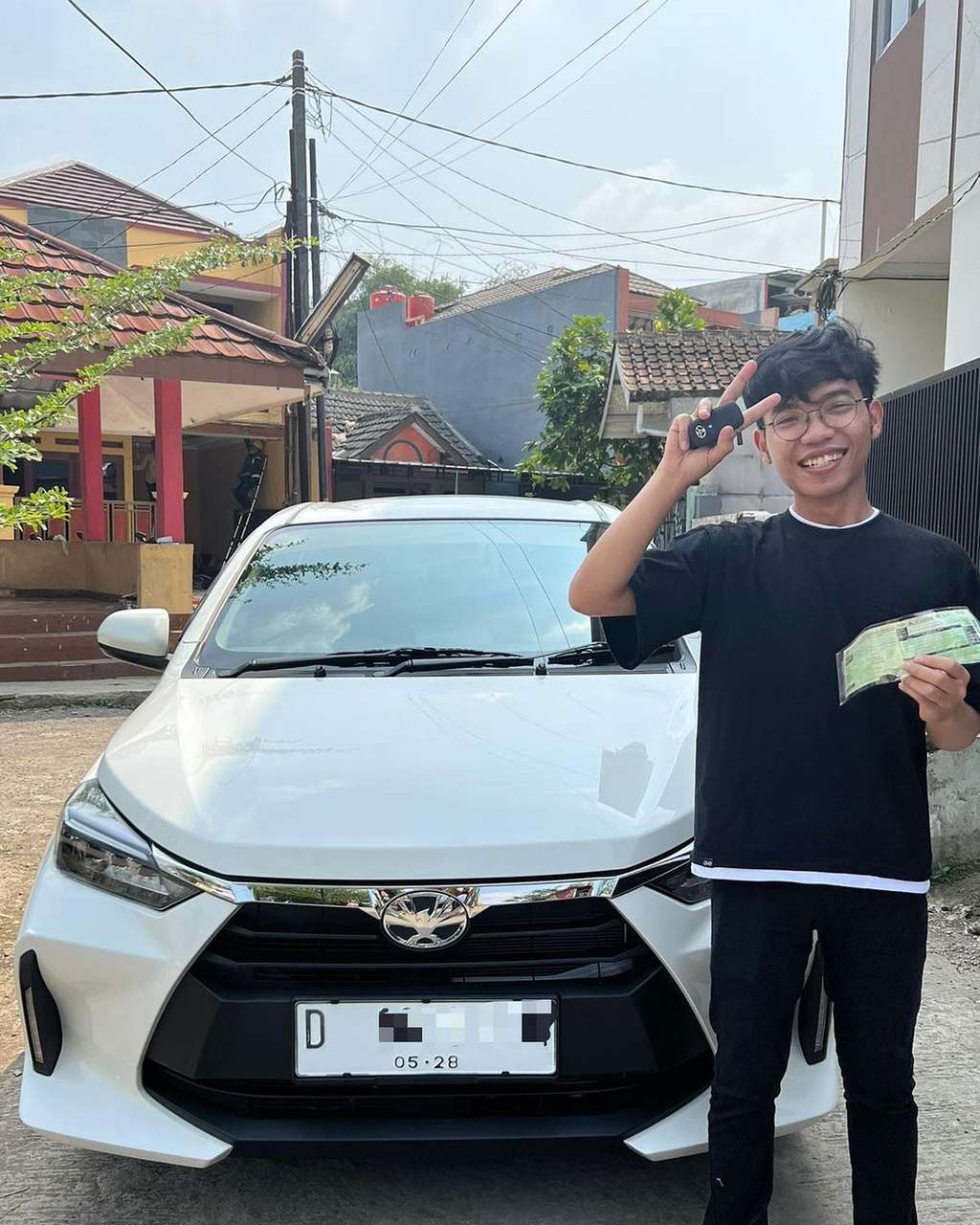 Resmi! Pria Asal Cimahi Ini Terima Mobil Agya Seharga Rp1 dari Flash Sale Rp1 Shopee