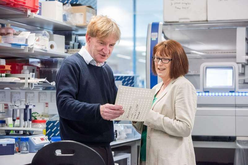 Sarah Gilbert saat di lab penelitian