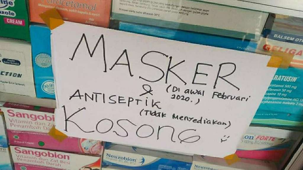 Pengumuman masker kosong ditempel di semua apotik di Jakarta dan daerah laiin