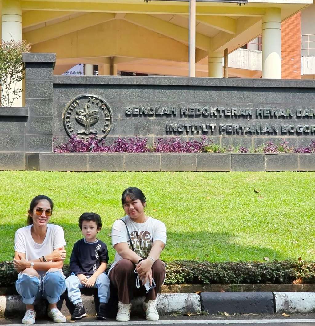 Potret Amel Putri Ussy Sulistiawaty