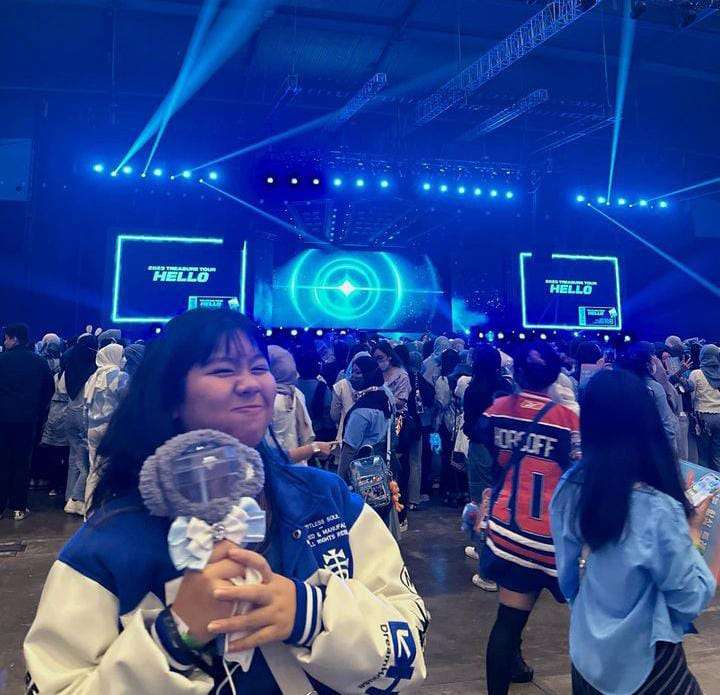 Potret Amel Putri Ussy Sulistiawaty