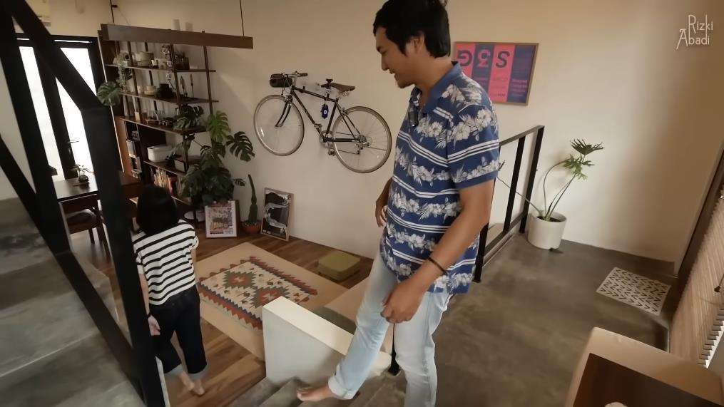 Rumah mungil di gang sempit tapi desain interiornya bikin melongo