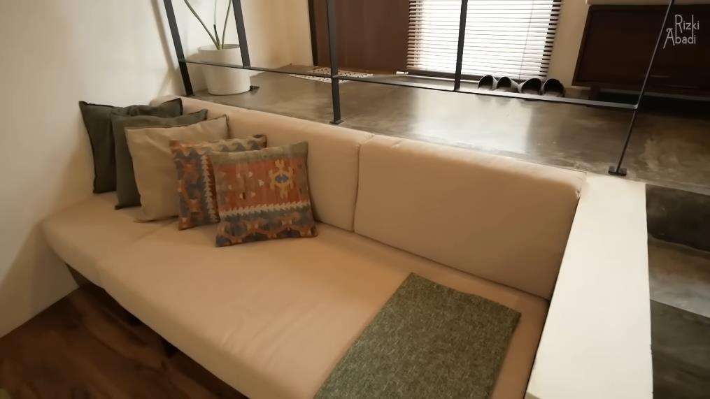 Rumah mungil di gang sempit tapi desain interiornya bikin melongo
