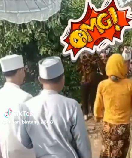 Aksi kocak emak-emak saat hadiri acara temu pengantin.