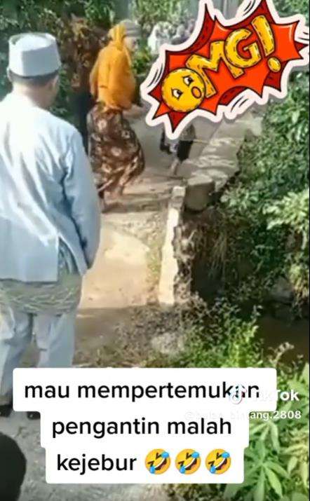 Aksi kocak emak-emak saat hadiri acara temu pengantin.