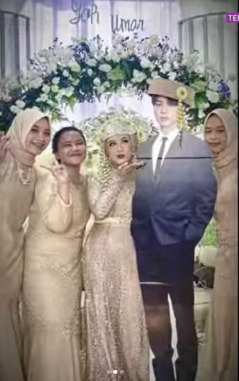 Momen Pengantin Wanita dan Teman-Temannya Exited Foto Bareng Replika Idol K-Pop, Sampai Suami Tak Diajak