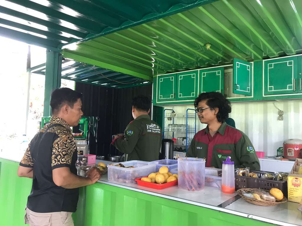 Kisah Mahasiswa Pengelola Kantin Kontainer Bisa Bayar Kuliah Sendiri Dari Hasil Penjualan Hingga Lulus Tepat Waktu