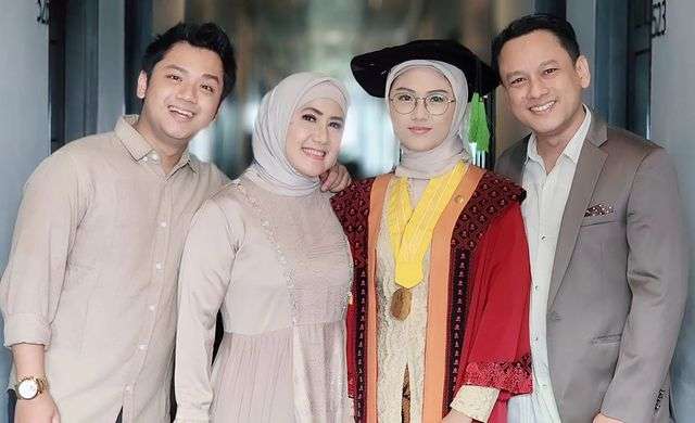 Potret wisuda putri Ine Sinthya