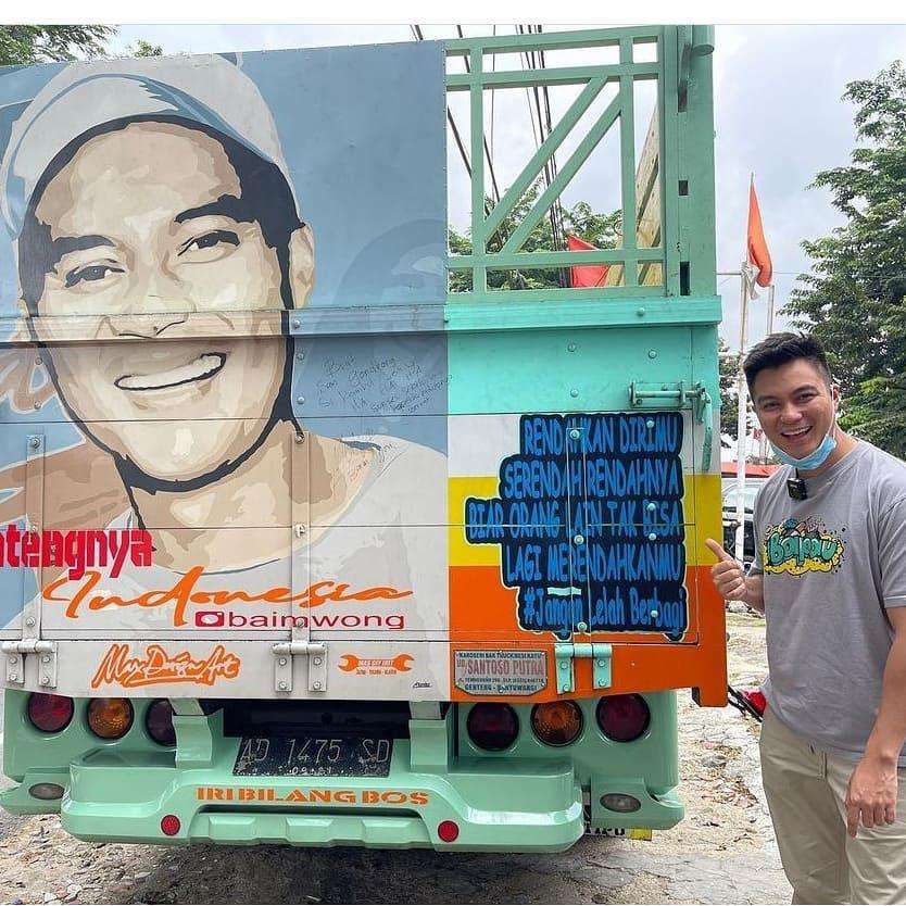 Selebriti jadi model gambar artis di bak truk.
