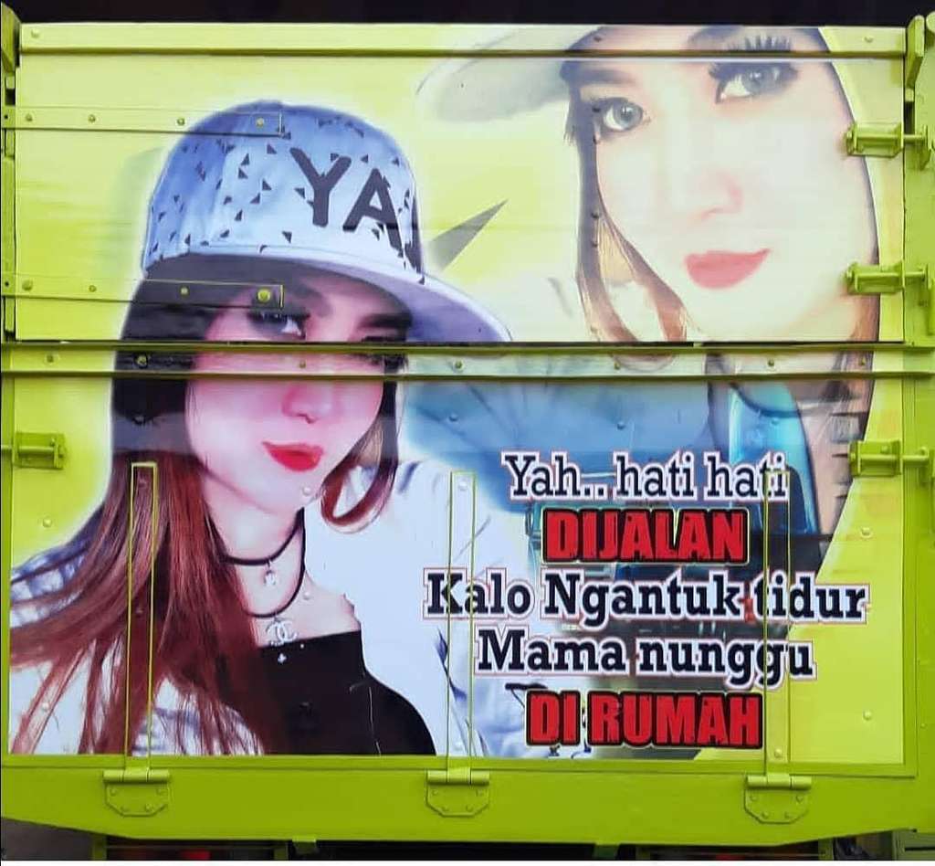 Selebriti jadi model gambar artis di bak truk.