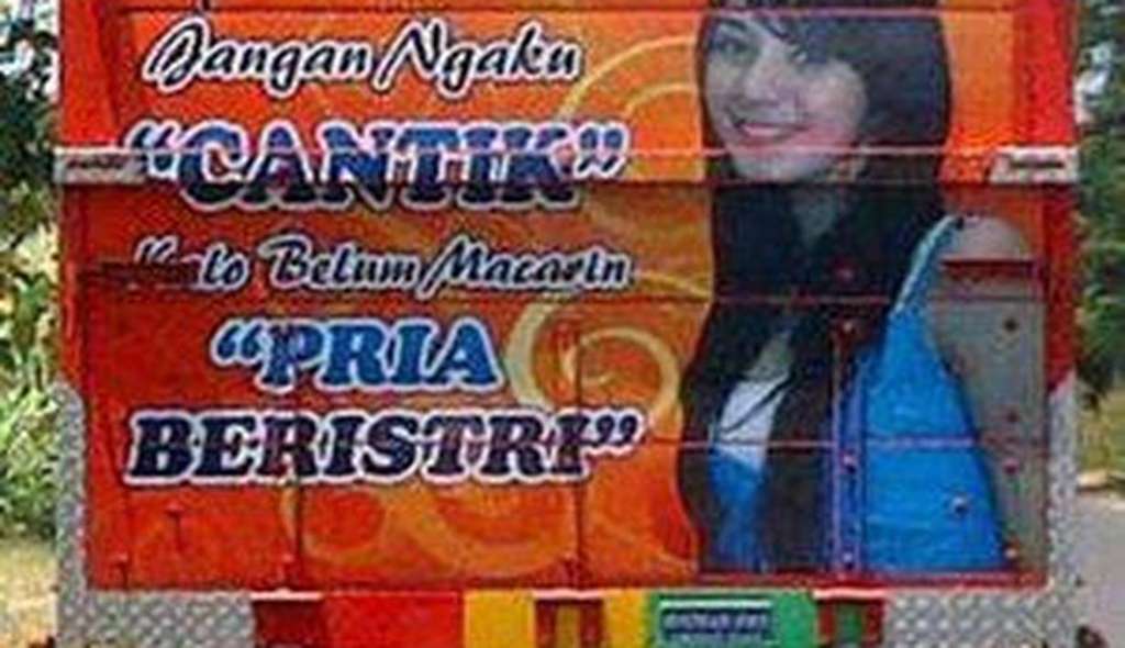 Selebriti jadi model gambar artis di bak truk.