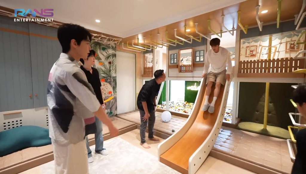 Potret Keseruan NCT DoJaeJung di Rumah Raffi Ahmad