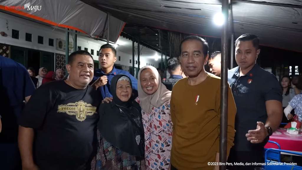 Momen Jokowi Makan di Warung Bakmi Tendaan, Tempat Favorit Kaesang dan Erina Saat Masih Pacaran