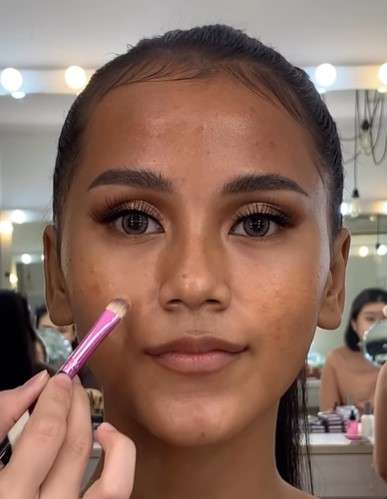 Memakai Concealer