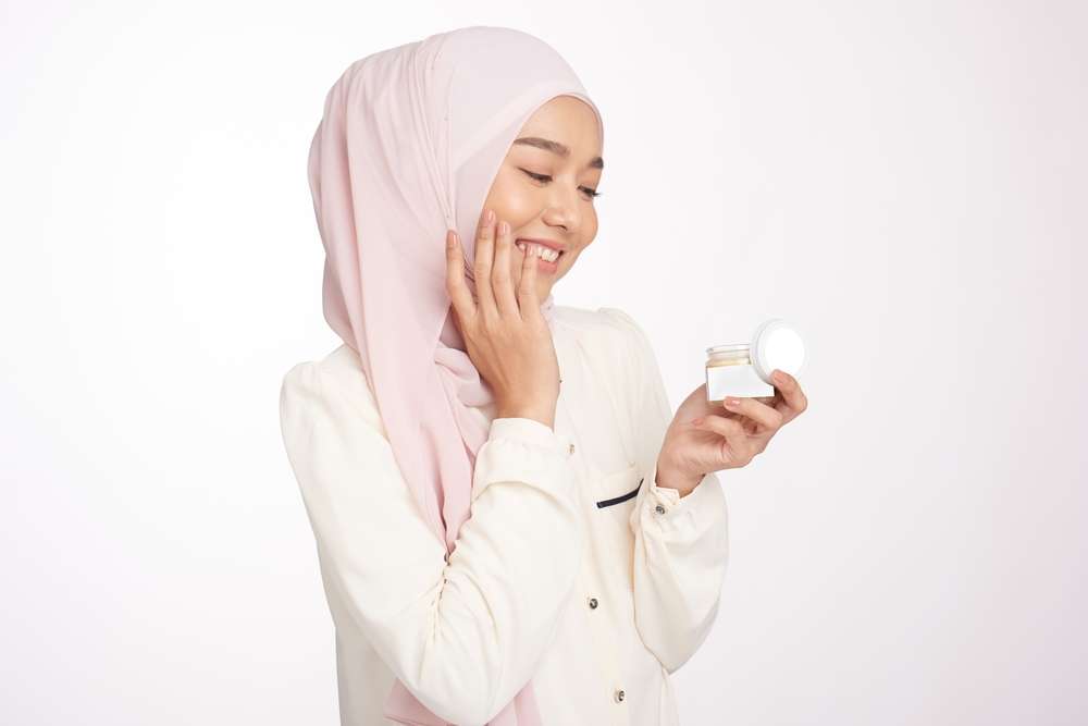 Memakai Skincare