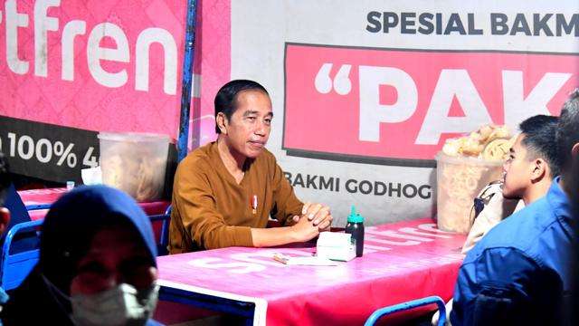 jokowi berkunjung ke warung bakmi pak lele