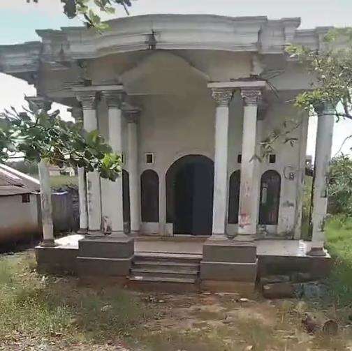 Rumah mewah tapi bohong.