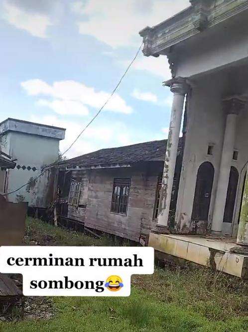 Rumah mewah tapi bohong.