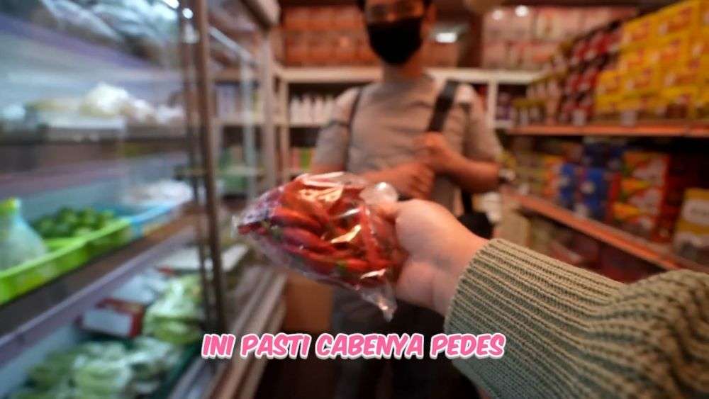 Potret Sisca Kohl dan Jess No Limit belanja di Supermarket Indonesia