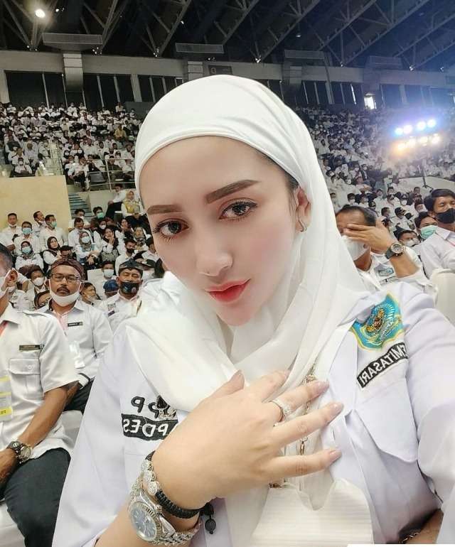 Potret Ibu Kades Cantik, Berhasil Curi Perhatian dan Bikin Betah Warganya