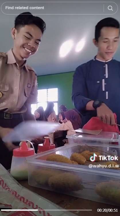 Perjuangan Derlin, Siswa SMA Bangun Jam 1 Pagi Bikin Kue yang Dijual saat Sekolahnya Demi Menyambung Hidup