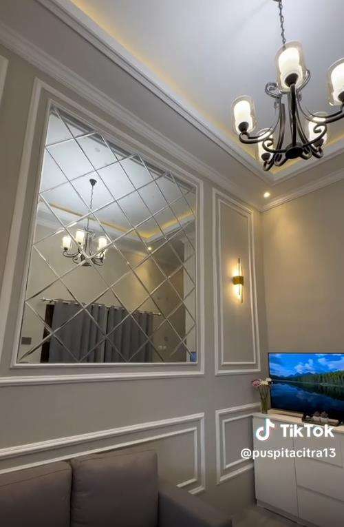 Rumah mungil 30/60 bergaya modern minimalis futuristik