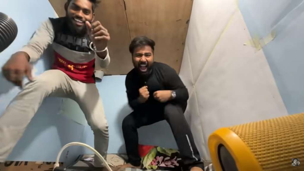 Mengerikan! Detik-Detik Youtuber India Hampir Tertimbun Karena Badai Kencang Saat Menginap di Bawah Tanah