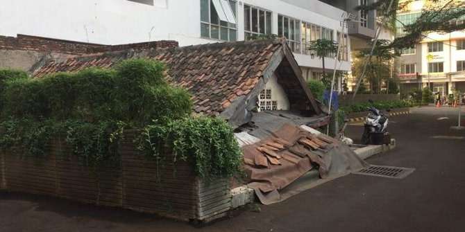 Cerita Rumah Usang Terjepit Apartemen di Tengah Ibu Kota