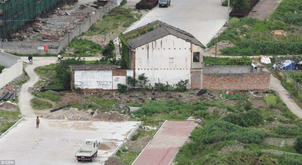 rumah tak mau digusur