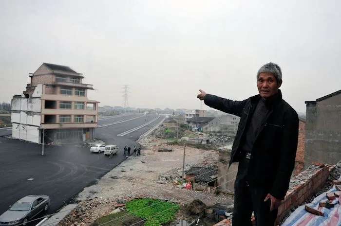 rumah tak mau digusur