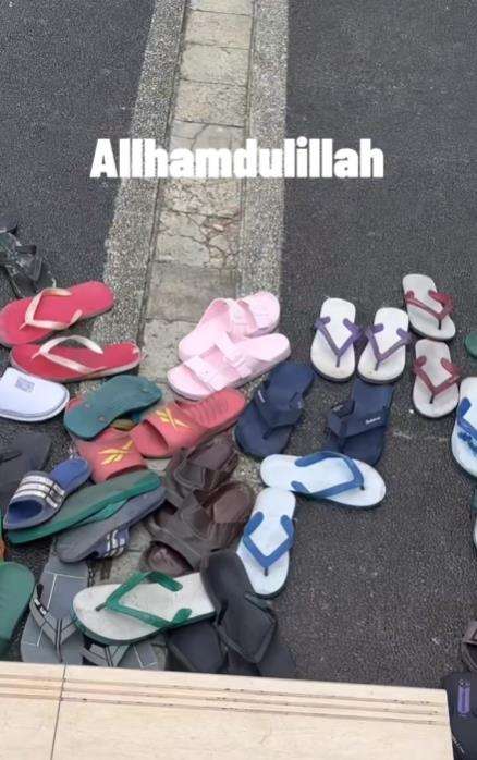 Ajaibnya sandal pink saat sholat Jumat.