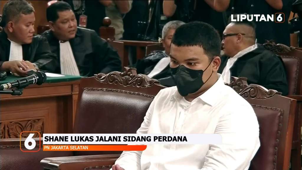Sidang Perdana Shane Lukas, Terlihat Gugup dan Berdoa