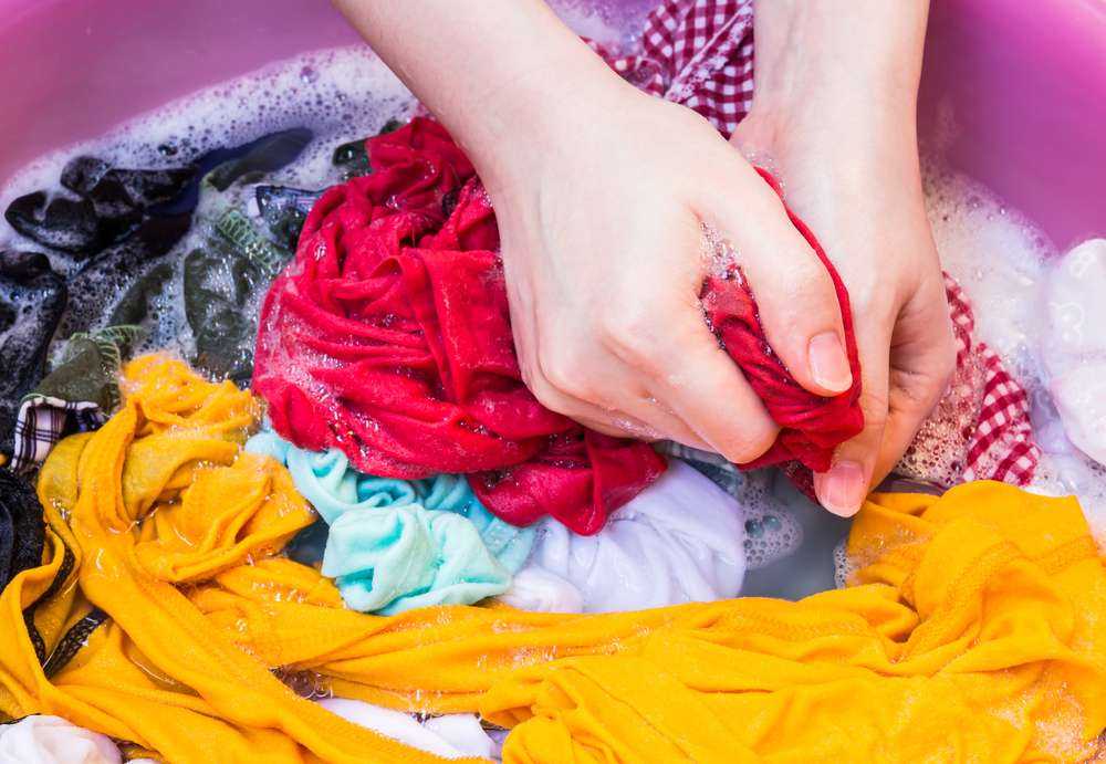 Biar Awet dan Nggak Cepat Rusak, Begini Tips Mencuci Hijab yang Benar