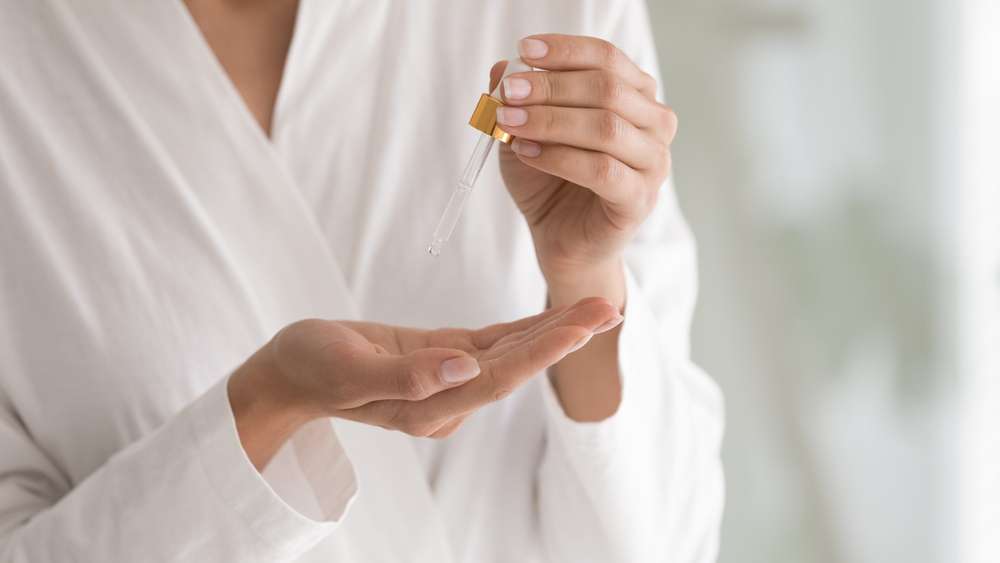 Memakai Serum