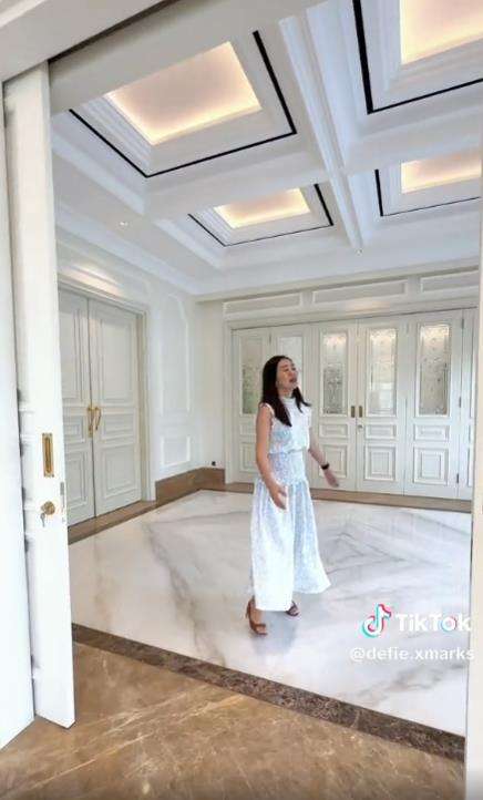 Home tour rumah mewah dan megah senilai Rp135 miliar.