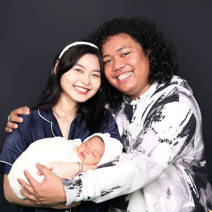 Marshel Widianto dan Cesen dan putranya