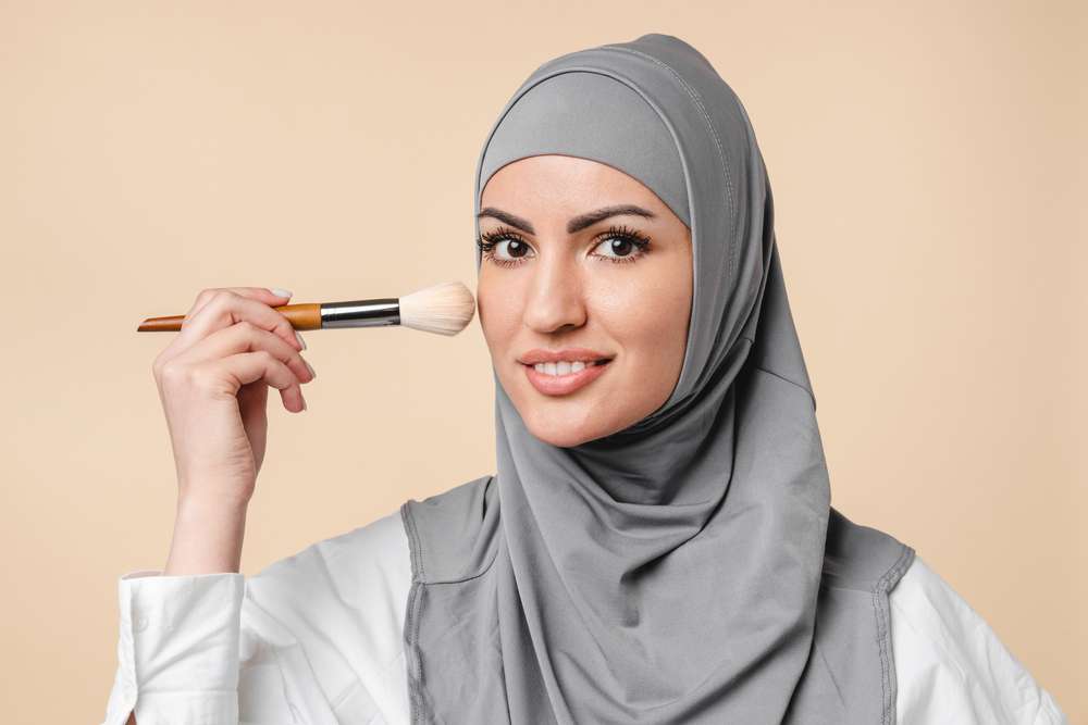 Rahasia Membuat Steal Makeup Stunning Look ala Working Woman yang Wajib Dicoba, Pasti Memukau!